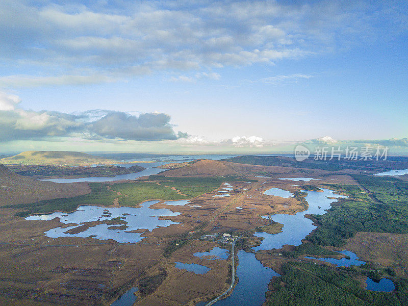 美丽的风景沿着狂野的大西洋之路，康尼马拉，Co. Galway，爱尔兰。